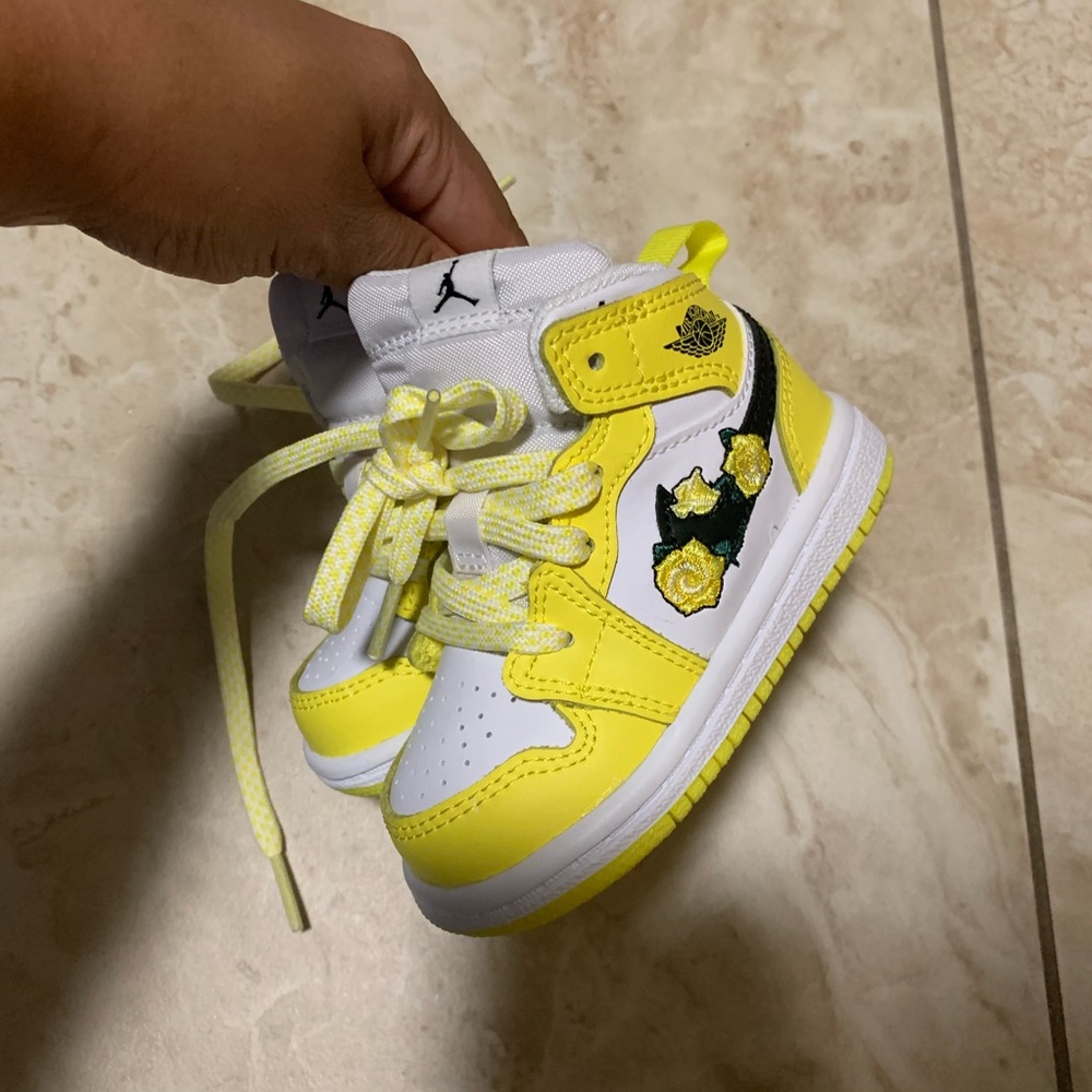 BABY GIRL JORDAN 1’s